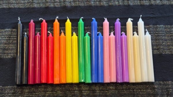 Conjunto de velas coloridas para rituais mágicos